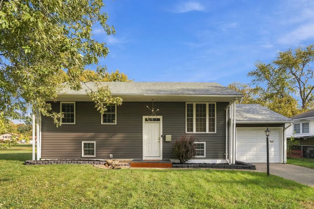 1112 Hawthorne Drive