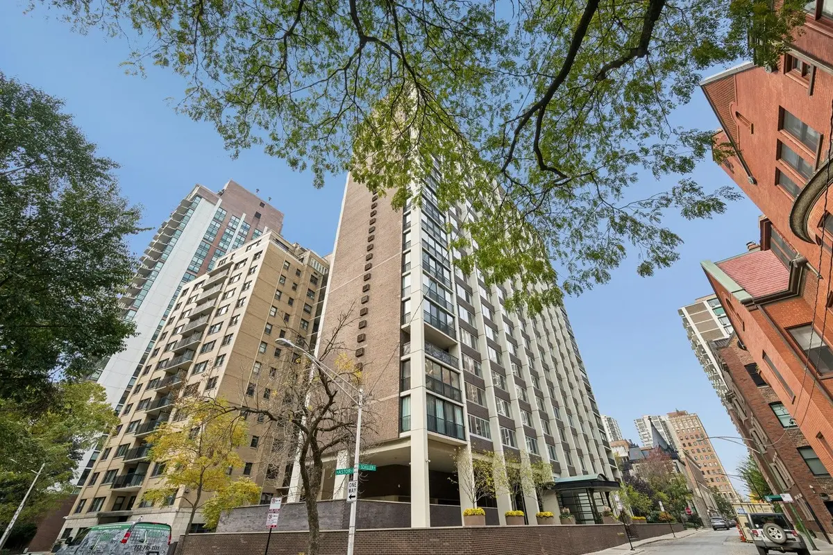 1 E Schiller Street