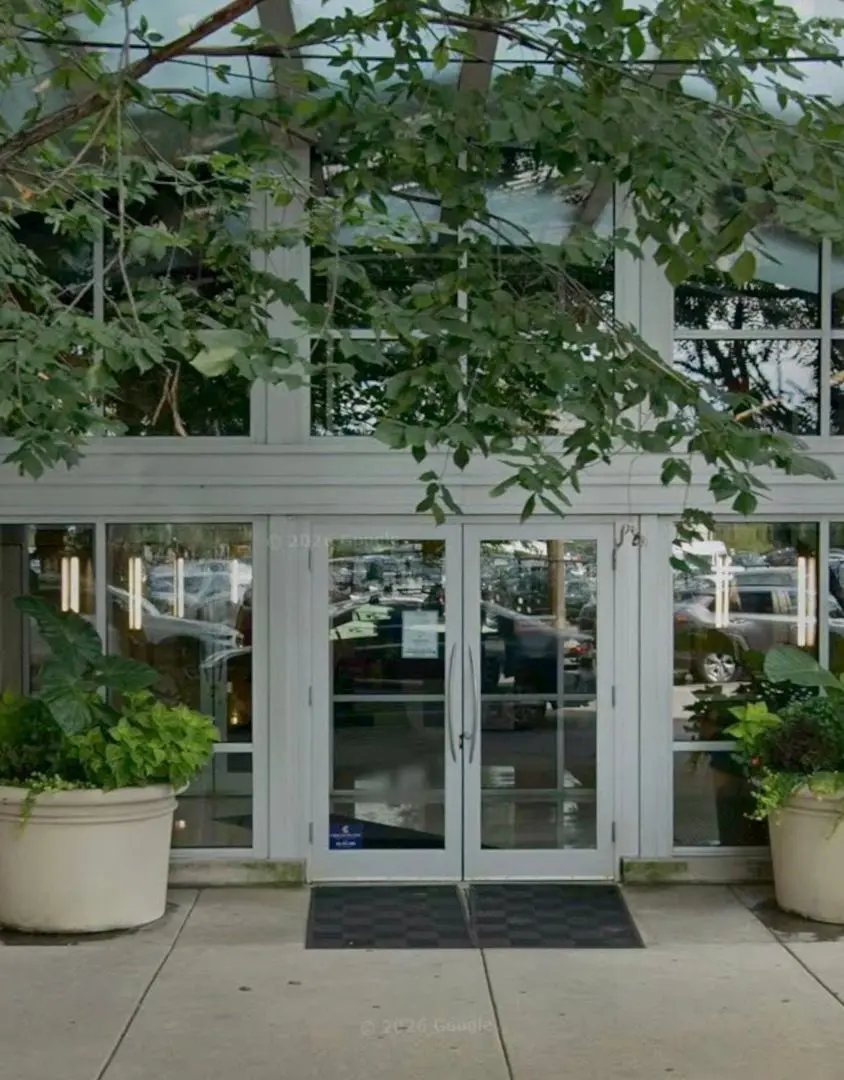933 W Van Buren Street