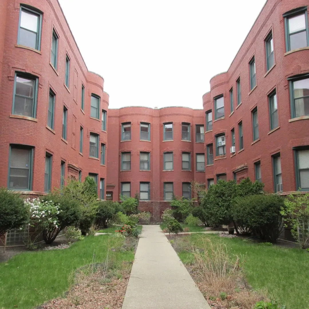832 W Lakeside Place