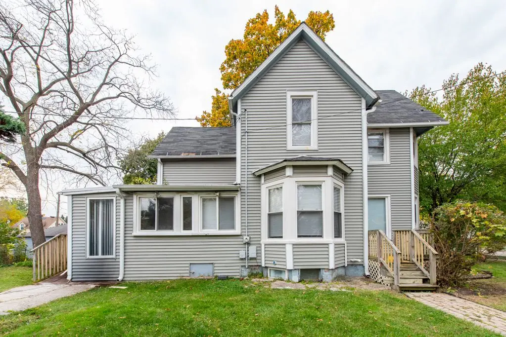703 Center Street