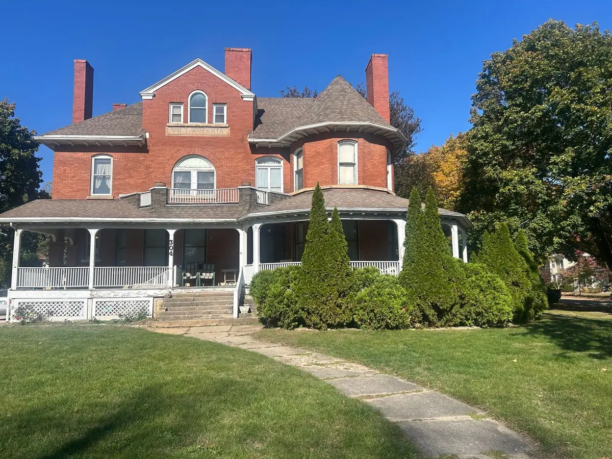 304 W 2nd Street
