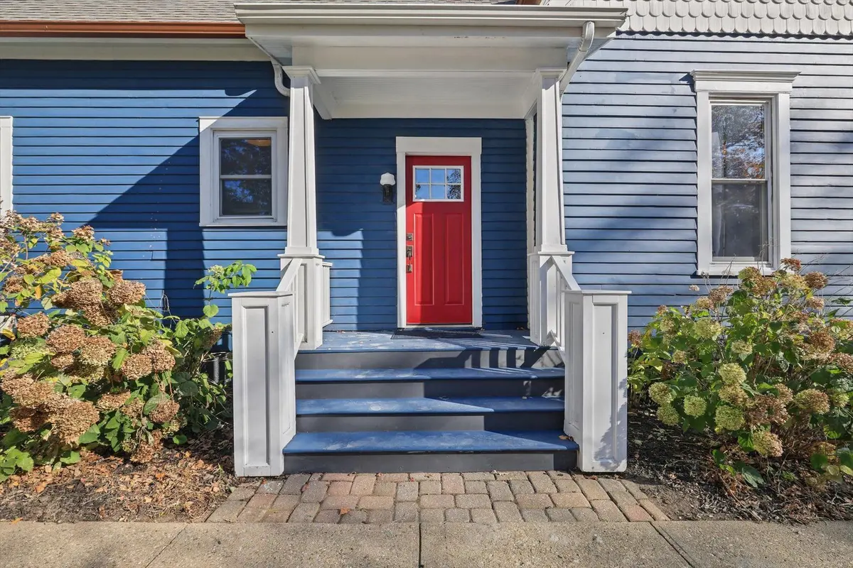318 W HIGH Street