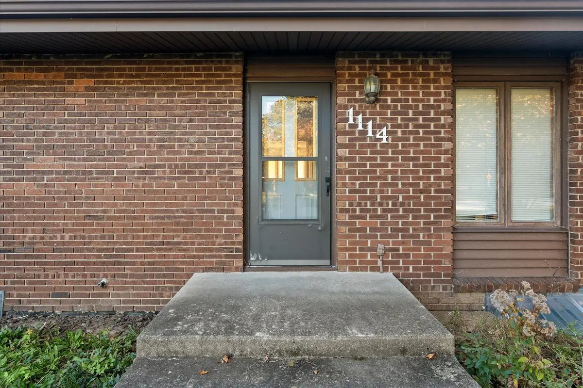 1114 Robin Road