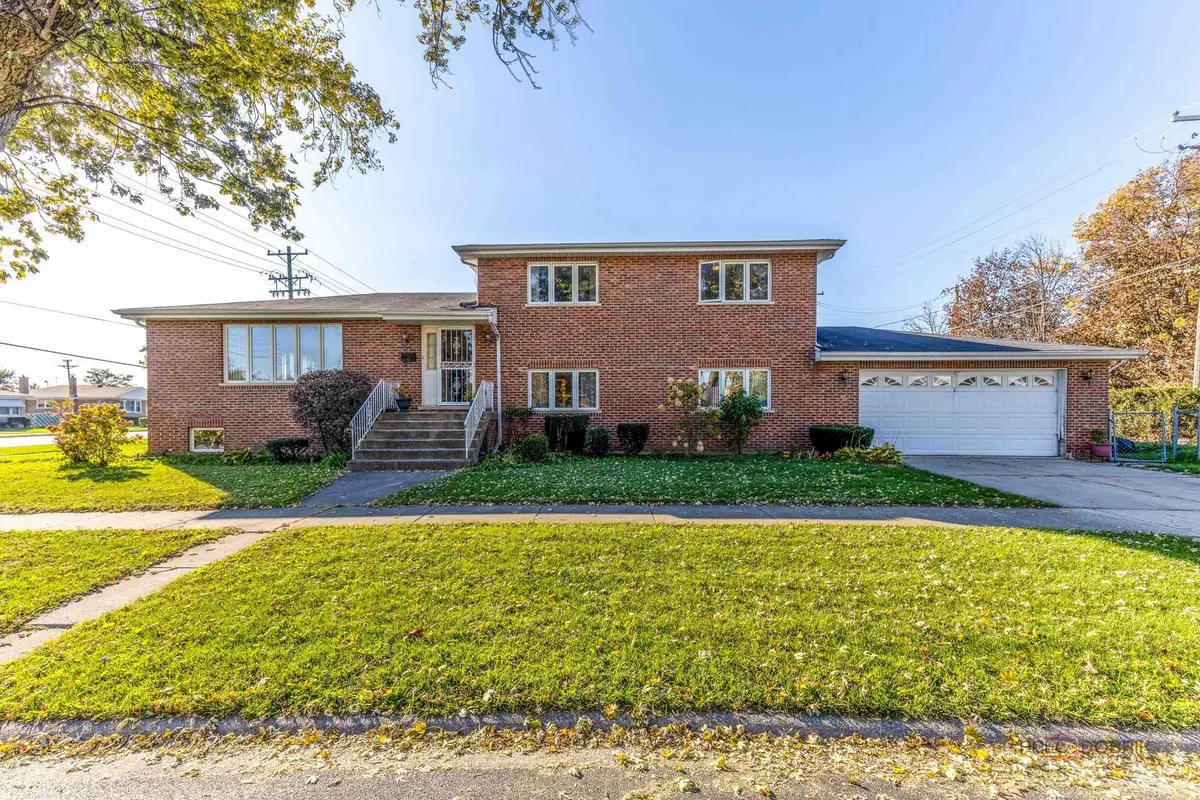 8000 N OKETO Avenue