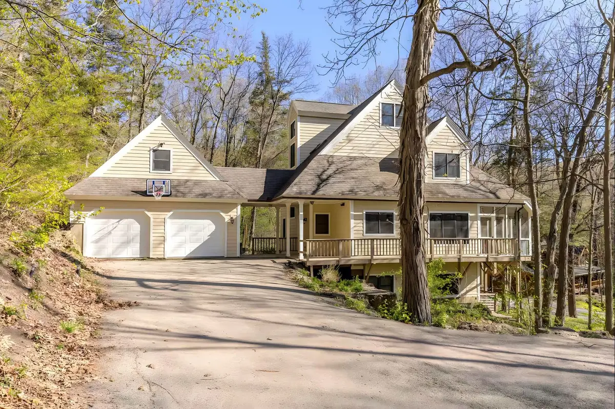 12 Brook Lane