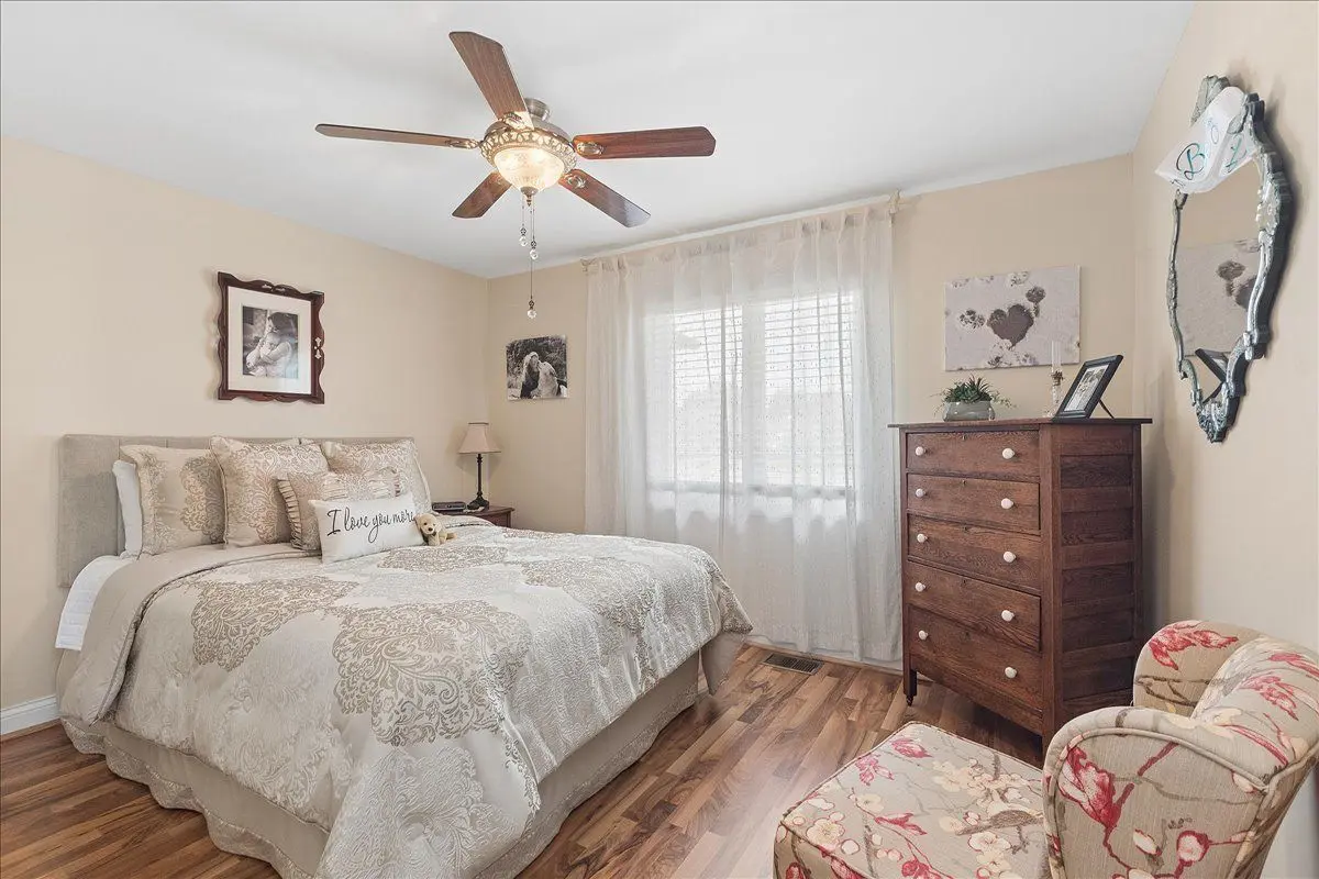 4242 W 90th Place