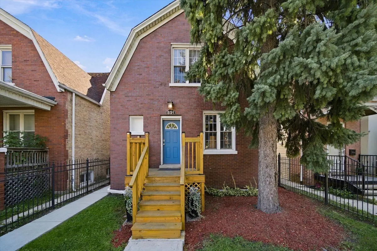 851 N Karlov Avenue