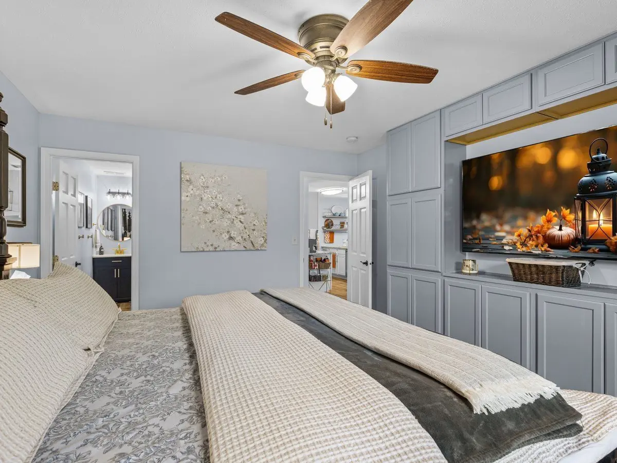 6327 Oak Crest Lane