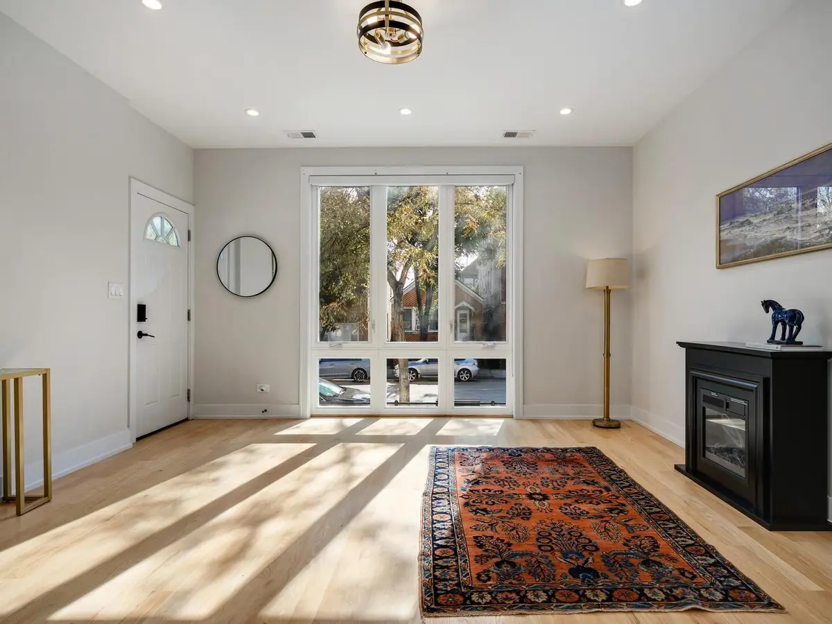 1738 W 17th Street