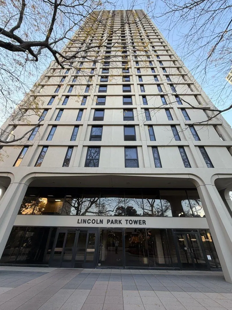 1960 N Lincoln Park West