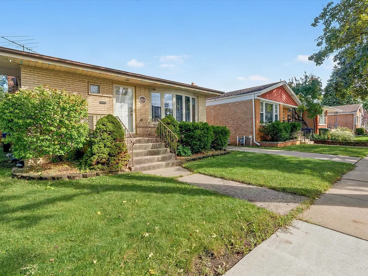 2712 W 97th Place
