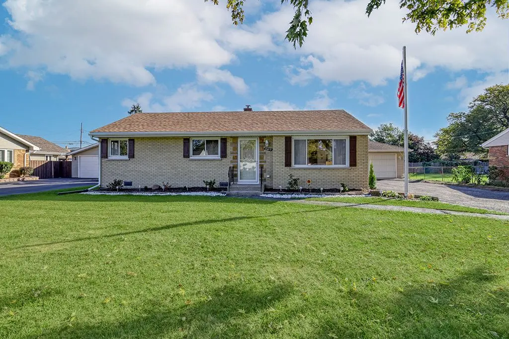 8219 S 82nd Court