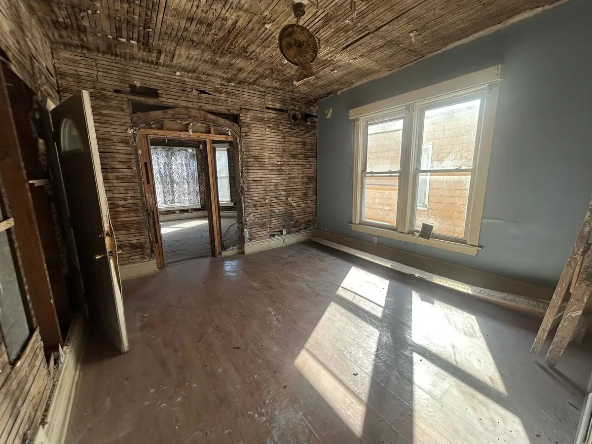 414 N Lawler Avenue
