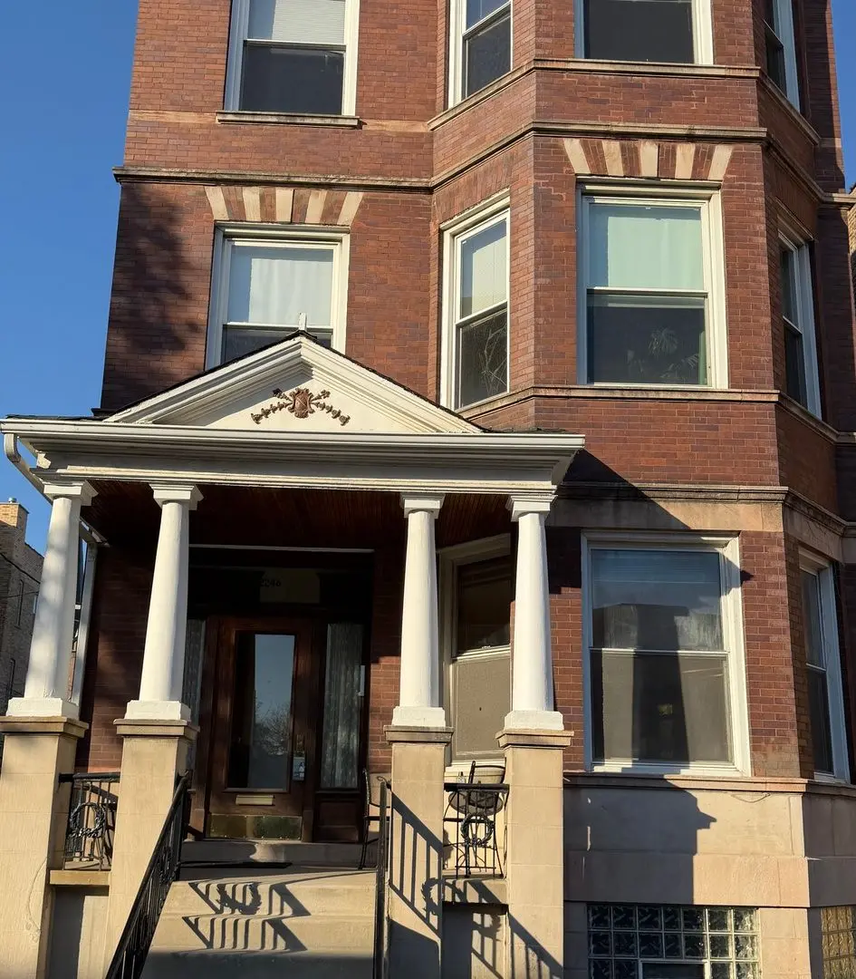 2246 W Augusta Boulevard