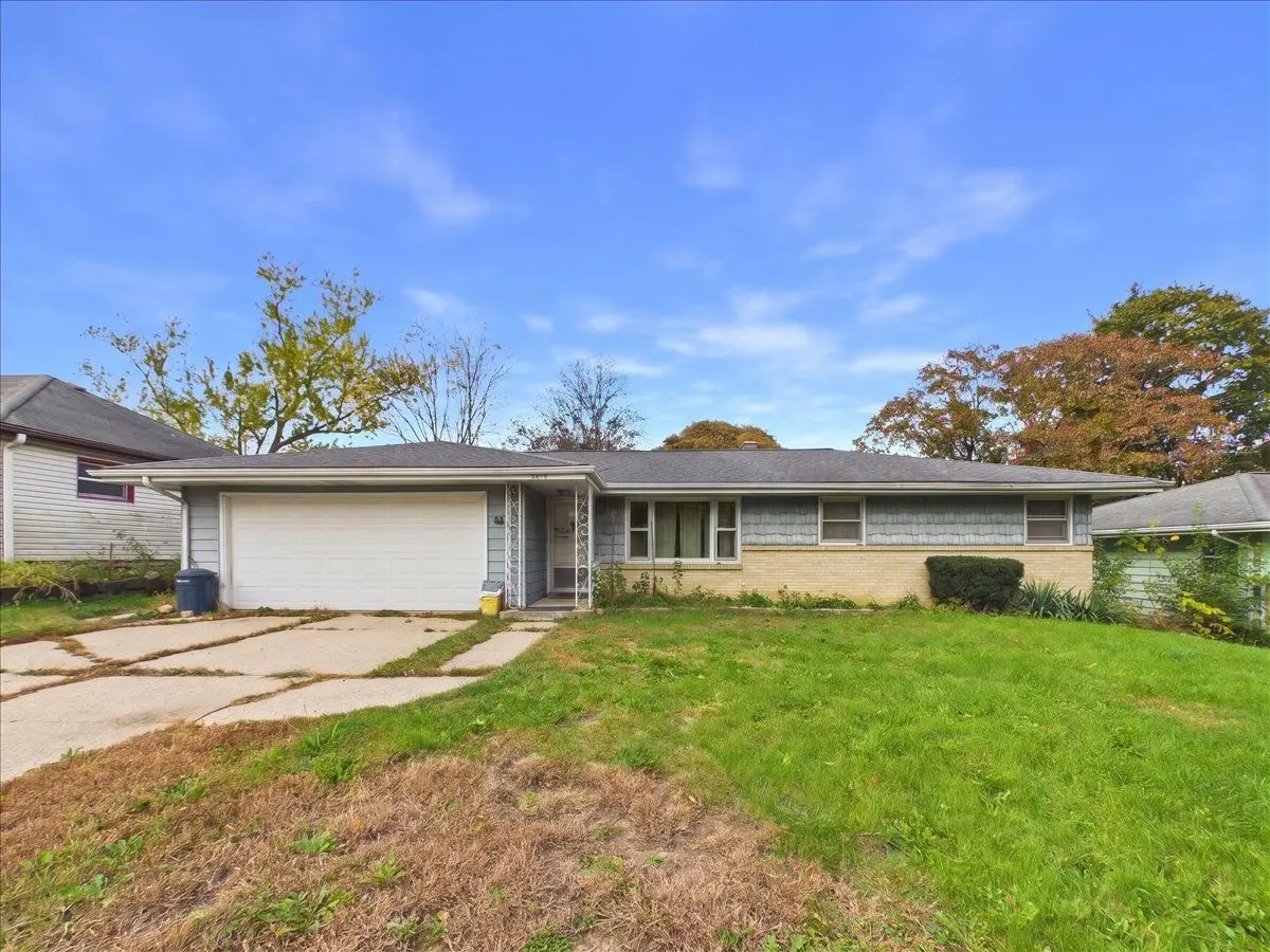 6879 VESTA Drive