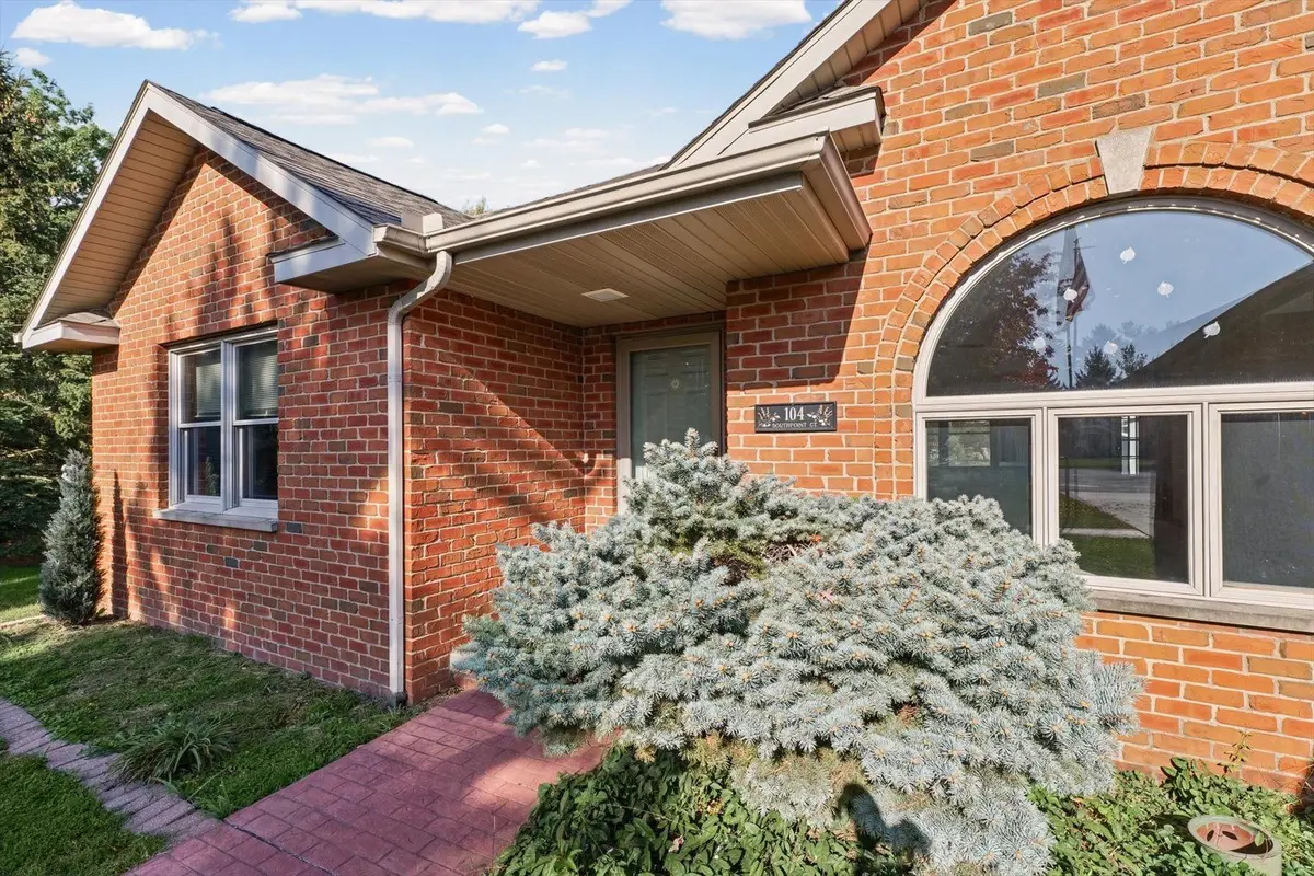 104 S Point Court