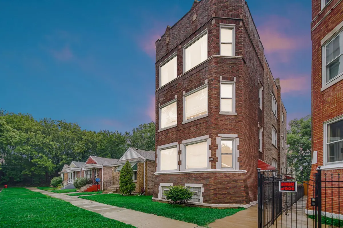 1126 E 81st Place