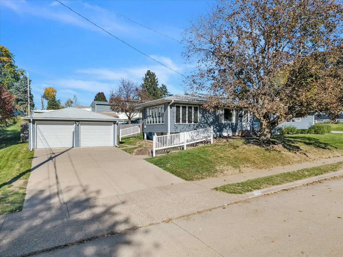 2106 W COLUMBIA Avenue