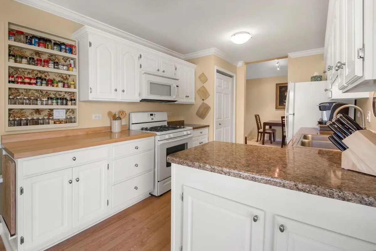 27w710 Windermere Road