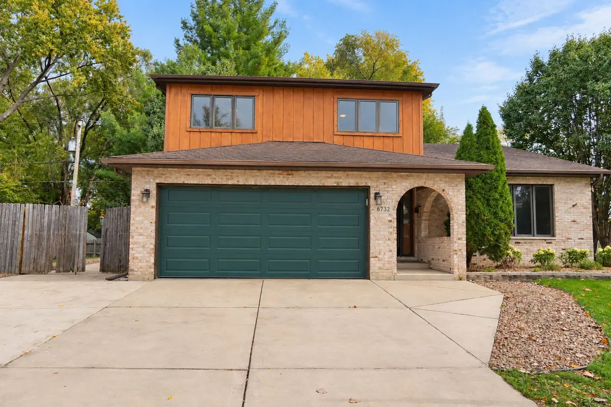 6732 W 113th Place