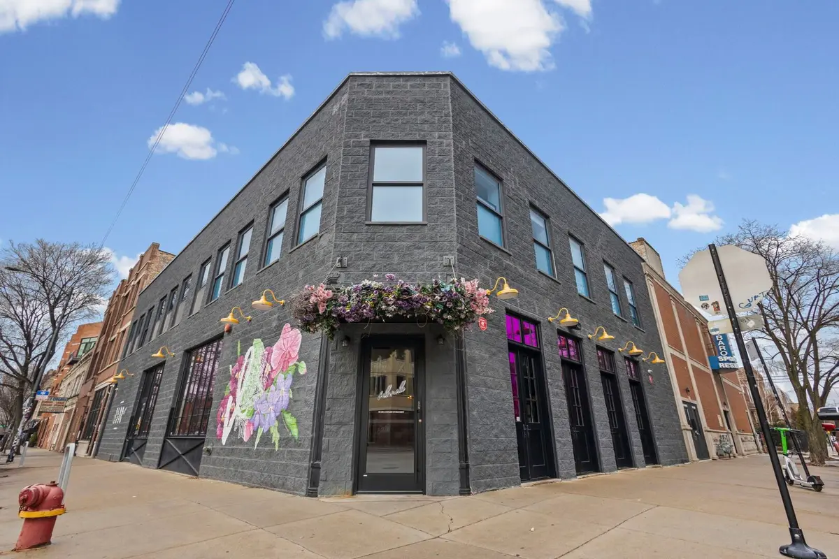 2500 W Chicago Avenue