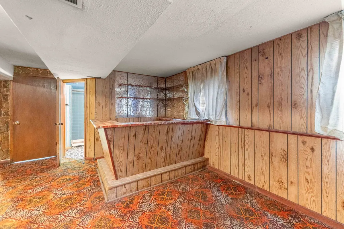 2325 W 81st Street