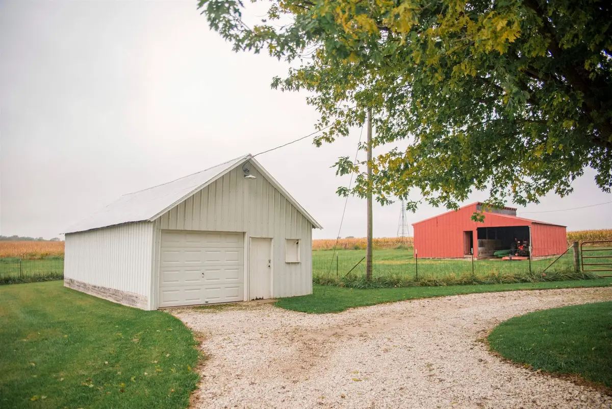 2393 E 1400th Street
