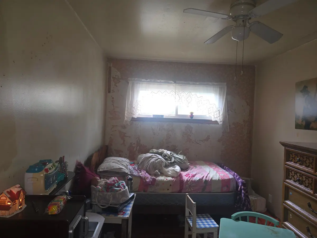 825 Locust Street